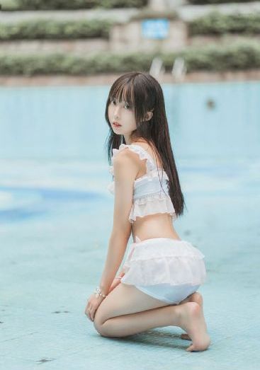 漂亮的女老师2_迅雷在线观看
