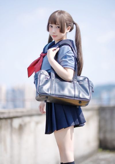 年轻的女教师电影_高清完整在线观看