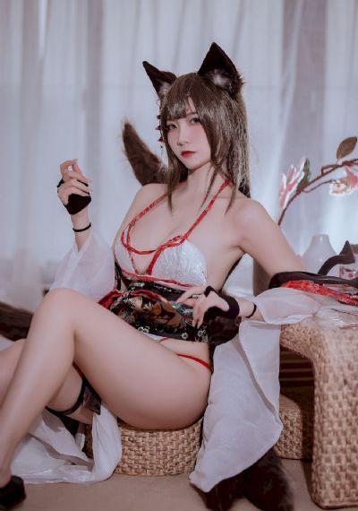厨房掀起馊裙子挺进_4K超清在线观看